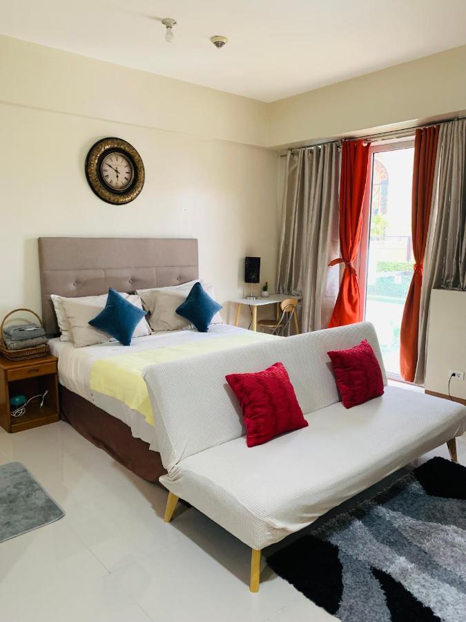 One Palm Tree Villas Condominium - Studio 2Nd Fl With Balcony - Across Terminal 3 Airport Pasay Dış mekan fotoğraf