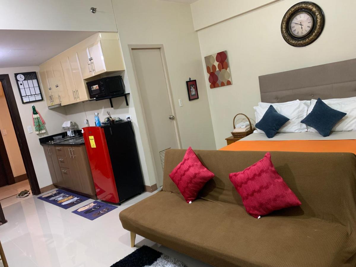 One Palm Tree Villas Condominium - Studio 2Nd Fl With Balcony - Across Terminal 3 Airport Pasay Dış mekan fotoğraf