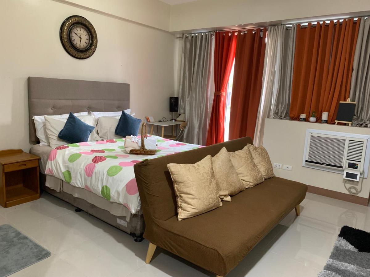One Palm Tree Villas Condominium - Studio 2Nd Fl With Balcony - Across Terminal 3 Airport Pasay Dış mekan fotoğraf