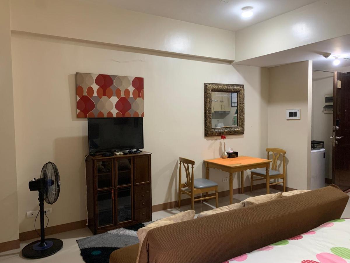 One Palm Tree Villas Condominium - Studio 2Nd Fl With Balcony - Across Terminal 3 Airport Pasay Dış mekan fotoğraf