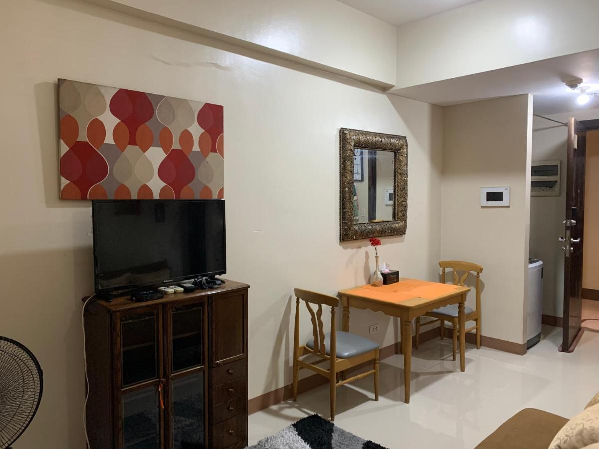 One Palm Tree Villas Condominium - Studio 2Nd Fl With Balcony - Across Terminal 3 Airport Pasay Dış mekan fotoğraf