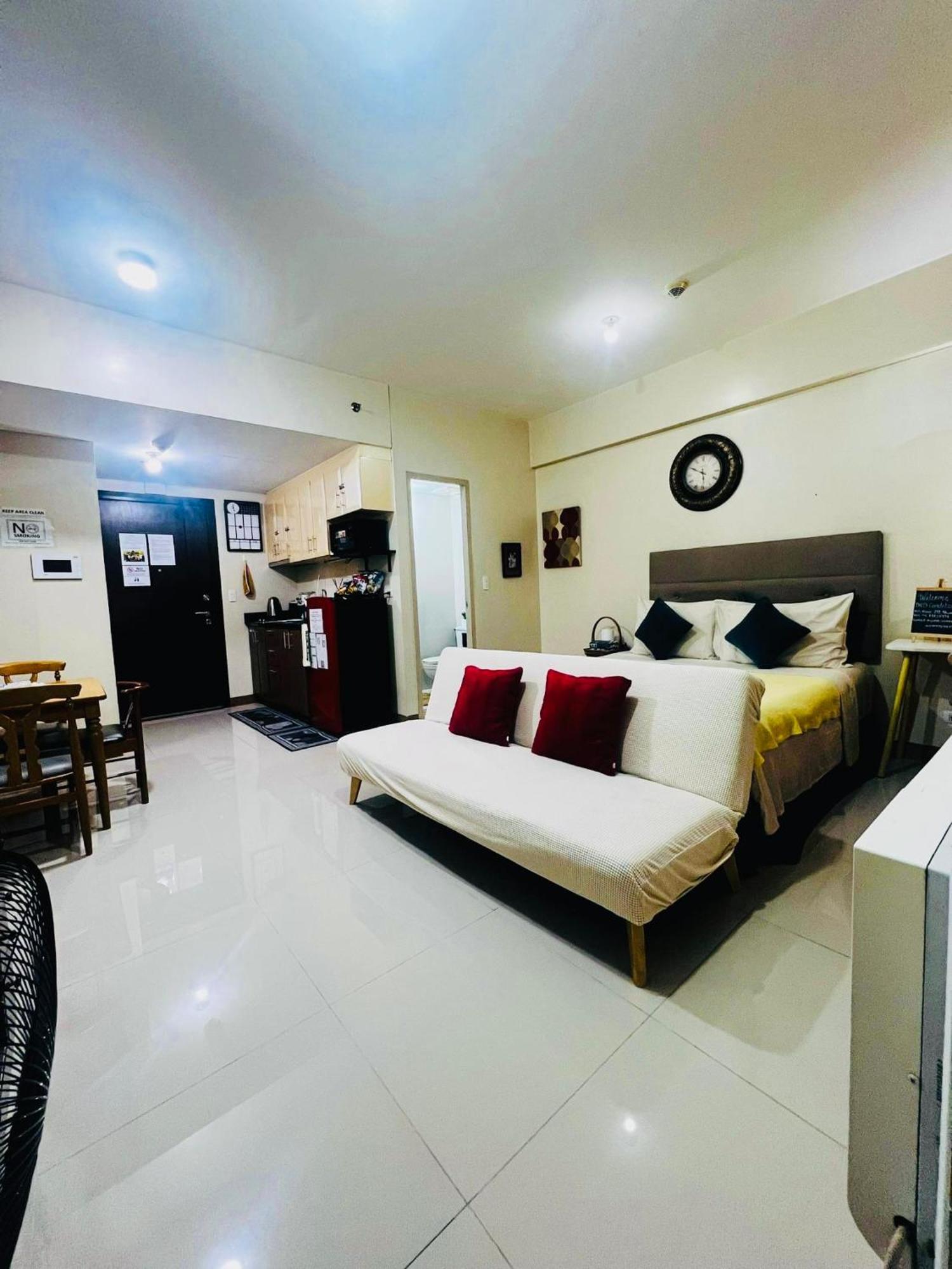 One Palm Tree Villas Condominium - Studio 2Nd Fl With Balcony - Across Terminal 3 Airport Pasay Dış mekan fotoğraf