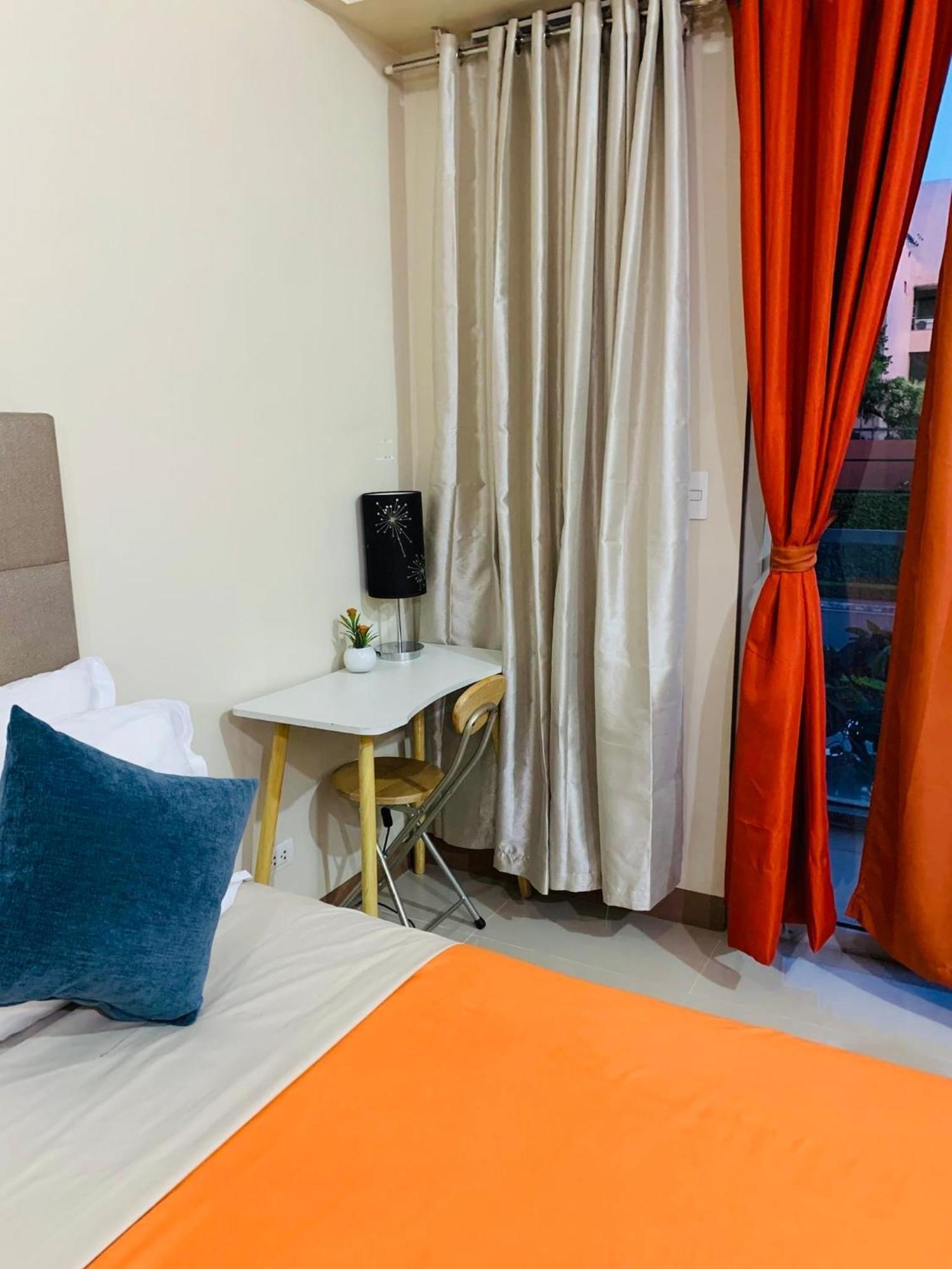 One Palm Tree Villas Condominium - Studio 2Nd Fl With Balcony - Across Terminal 3 Airport Pasay Dış mekan fotoğraf