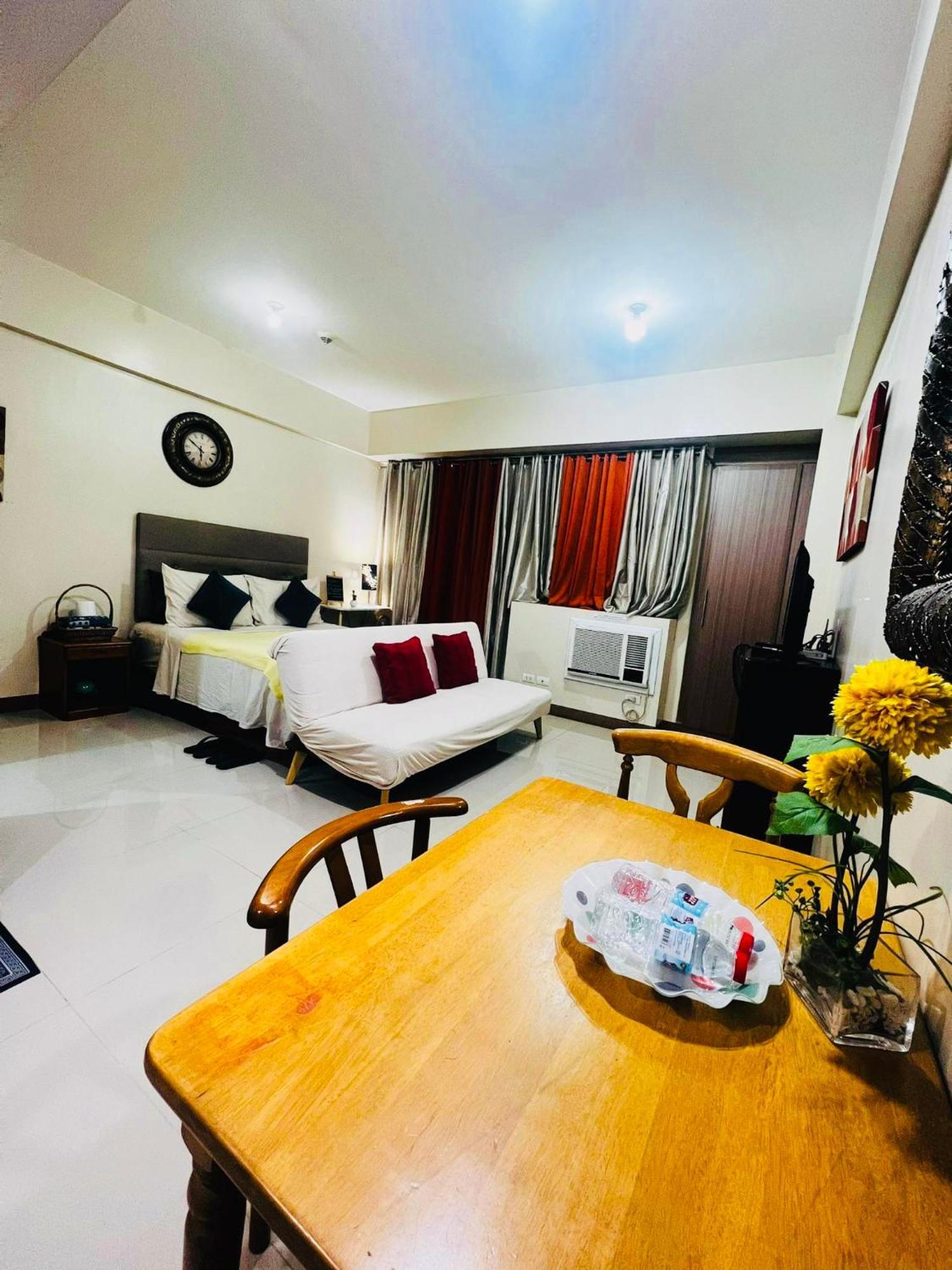 One Palm Tree Villas Condominium - Studio 2Nd Fl With Balcony - Across Terminal 3 Airport Pasay Dış mekan fotoğraf
