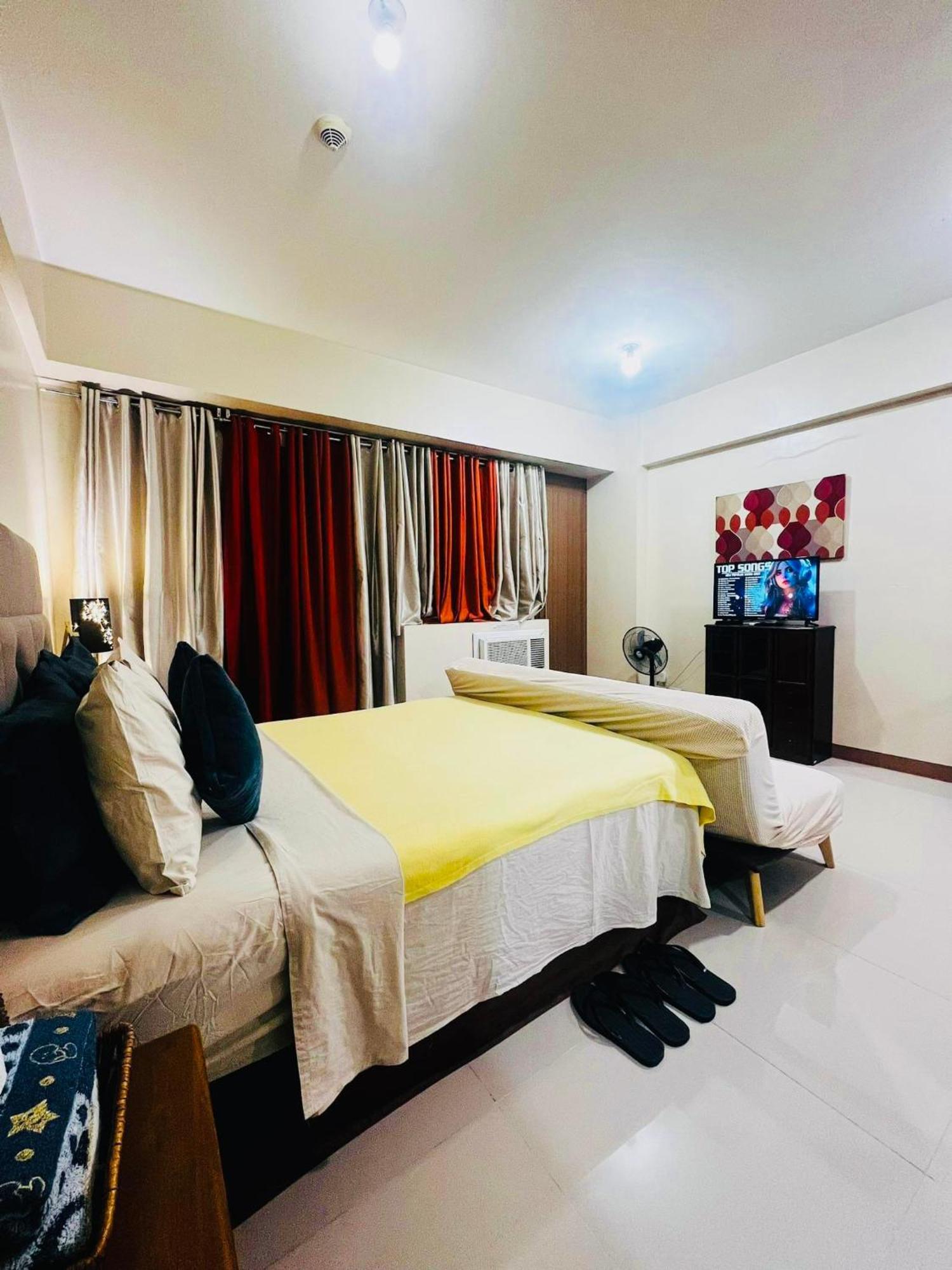 One Palm Tree Villas Condominium - Studio 2Nd Fl With Balcony - Across Terminal 3 Airport Pasay Dış mekan fotoğraf