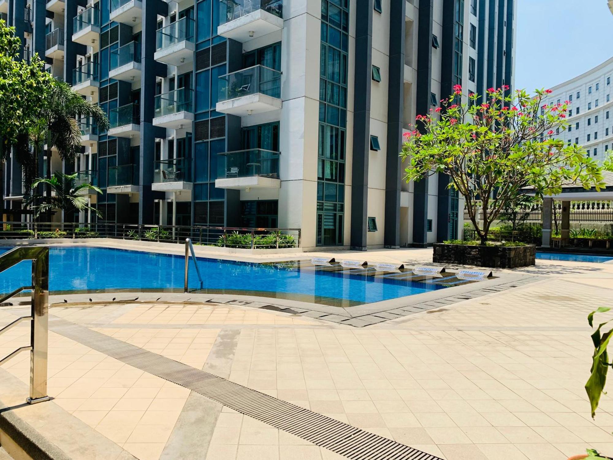 One Palm Tree Villas Condominium - Studio 2Nd Fl With Balcony - Across Terminal 3 Airport Pasay Dış mekan fotoğraf