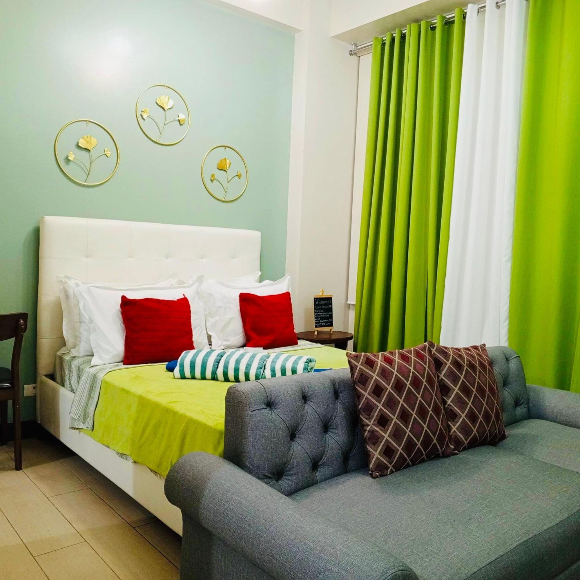One Palm Tree Villas Condominium - Studio 2Nd Fl With Balcony - Across Terminal 3 Airport Pasay Dış mekan fotoğraf