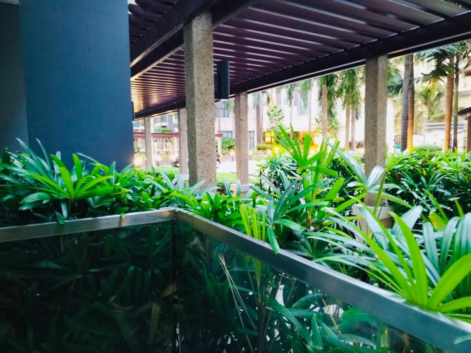 One Palm Tree Villas Condominium - Studio 2Nd Fl With Balcony - Across Terminal 3 Airport Pasay Dış mekan fotoğraf