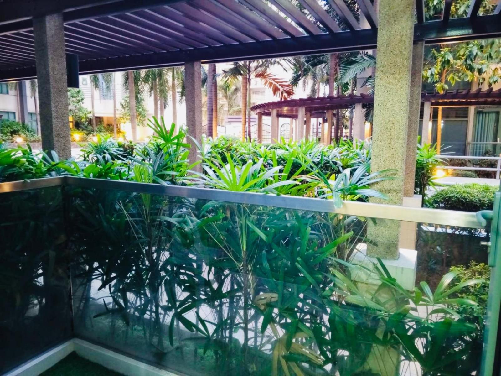 One Palm Tree Villas Condominium - Studio 2Nd Fl With Balcony - Across Terminal 3 Airport Pasay Dış mekan fotoğraf