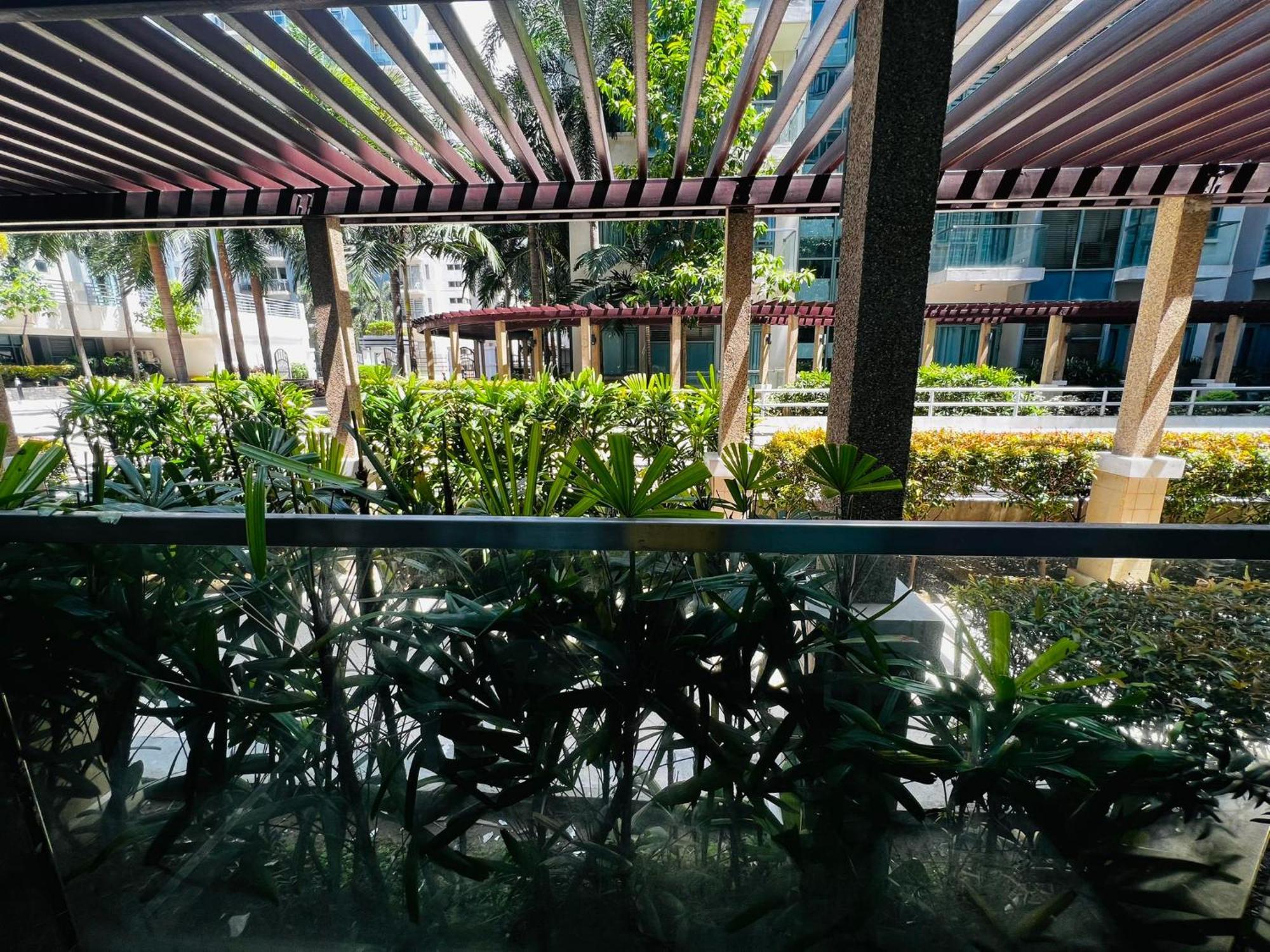 One Palm Tree Villas Condominium - Studio 2Nd Fl With Balcony - Across Terminal 3 Airport Pasay Dış mekan fotoğraf