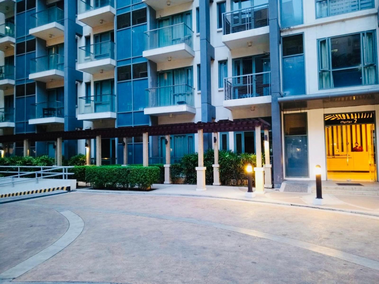 One Palm Tree Villas Condominium - Studio 2Nd Fl With Balcony - Across Terminal 3 Airport Pasay Dış mekan fotoğraf
