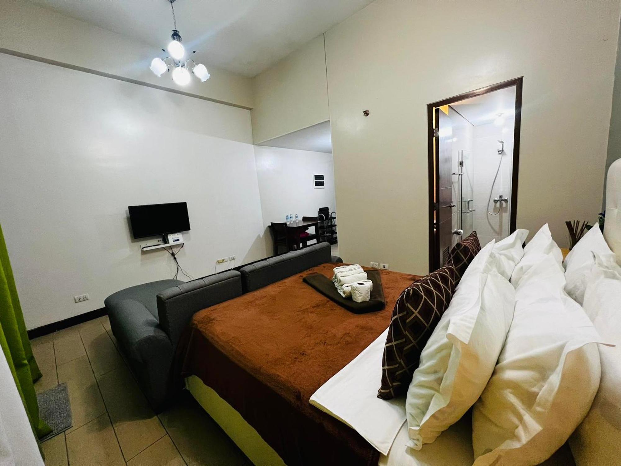 One Palm Tree Villas Condominium - Studio 2Nd Fl With Balcony - Across Terminal 3 Airport Pasay Dış mekan fotoğraf