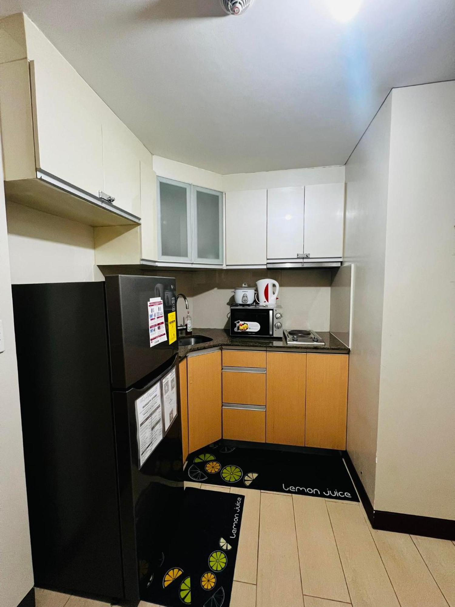 One Palm Tree Villas Condominium - Studio 2Nd Fl With Balcony - Across Terminal 3 Airport Pasay Dış mekan fotoğraf