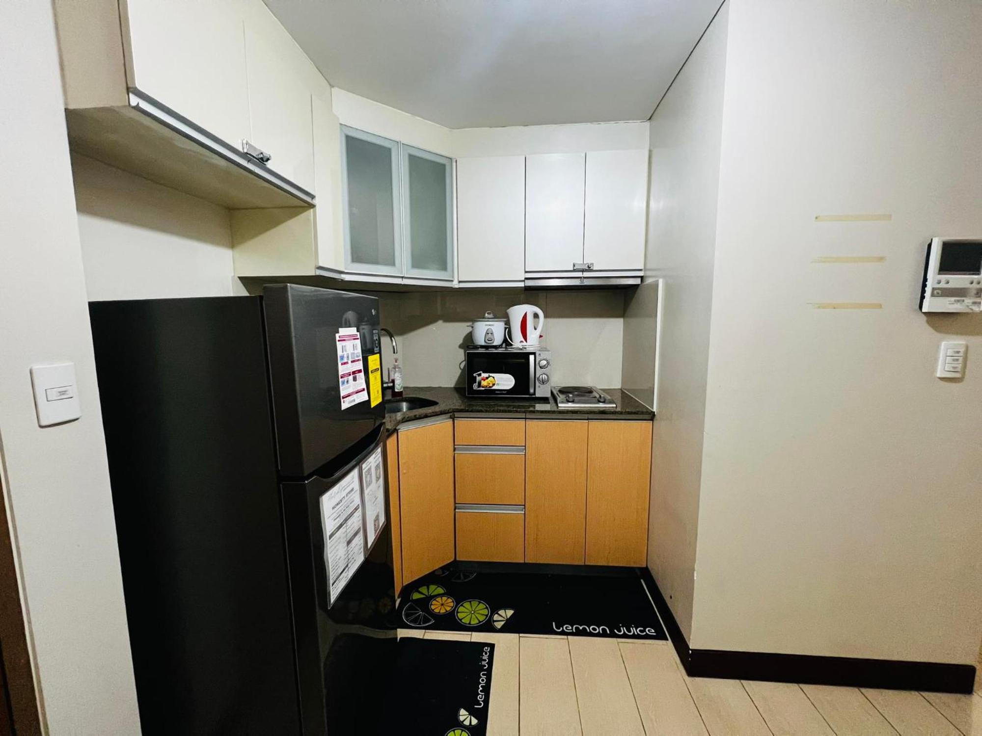 One Palm Tree Villas Condominium - Studio 2Nd Fl With Balcony - Across Terminal 3 Airport Pasay Dış mekan fotoğraf