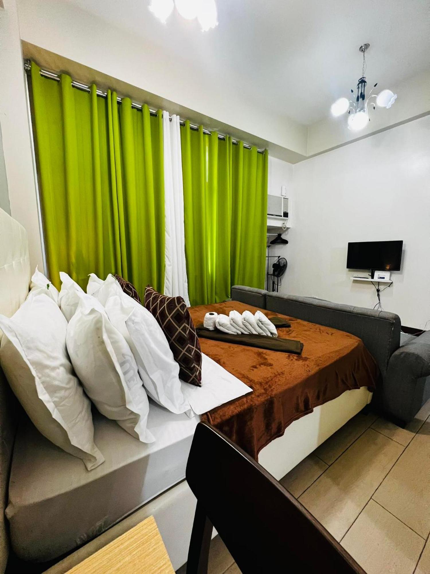 One Palm Tree Villas Condominium - Studio 2Nd Fl With Balcony - Across Terminal 3 Airport Pasay Dış mekan fotoğraf