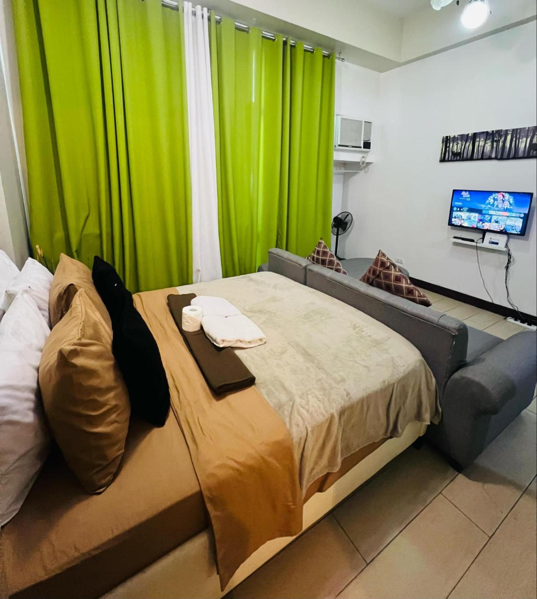 One Palm Tree Villas Condominium - Studio 2Nd Fl With Balcony - Across Terminal 3 Airport Pasay Dış mekan fotoğraf