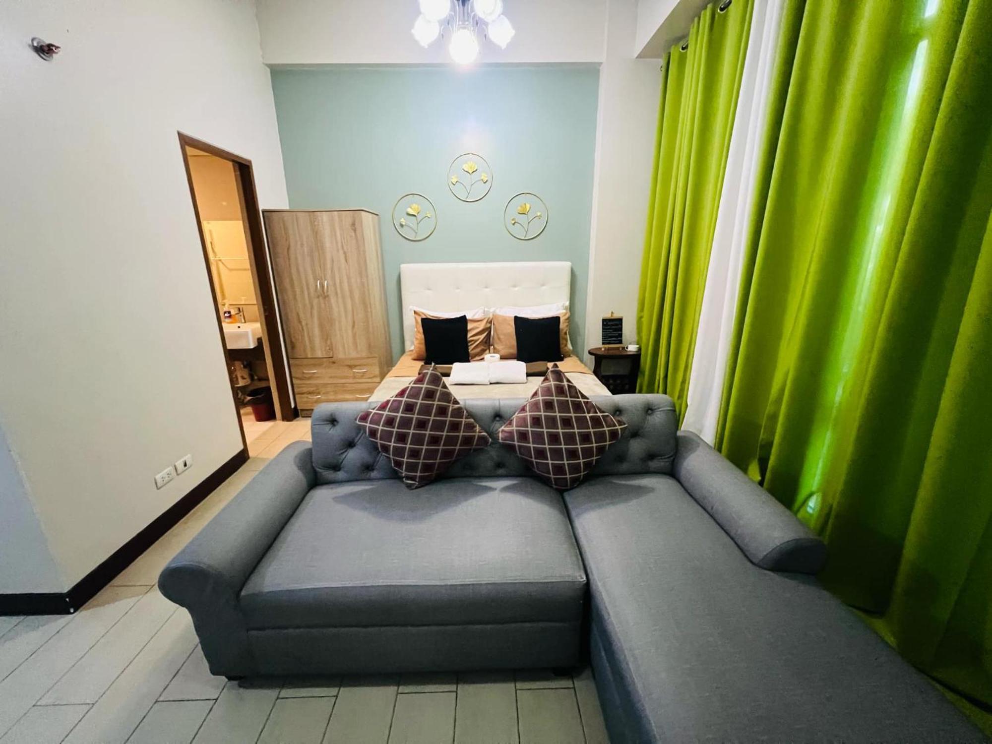 One Palm Tree Villas Condominium - Studio 2Nd Fl With Balcony - Across Terminal 3 Airport Pasay Dış mekan fotoğraf