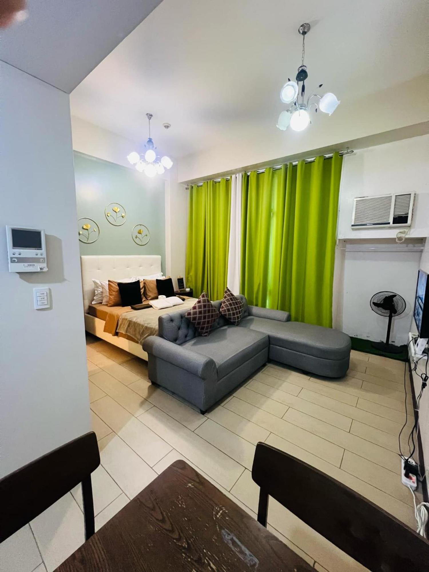 One Palm Tree Villas Condominium - Studio 2Nd Fl With Balcony - Across Terminal 3 Airport Pasay Dış mekan fotoğraf