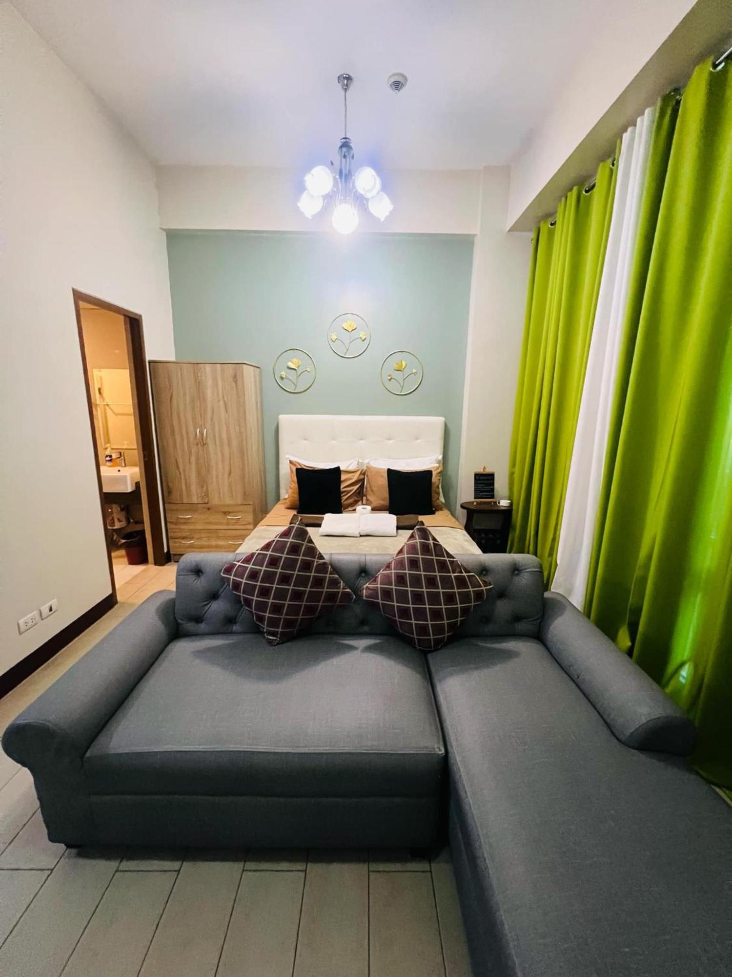 One Palm Tree Villas Condominium - Studio 2Nd Fl With Balcony - Across Terminal 3 Airport Pasay Dış mekan fotoğraf